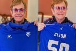 Elton John presume la playera especial del Watford FC (X)