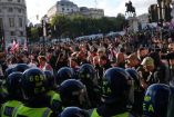 Manifestación masiva de ultraderecha en Reino Unido; 25 detenidos y 26 policías heridos