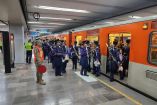 soldados de desfile en Metro