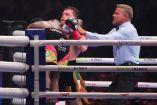 Ante Crawford, Canelo sufrió su tercera derrota (Reuters)