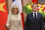 Emmanuel Macron y su esposa Briggite durante una gura de trabajo en Vietnam en mayo de 2025. (Reuters)