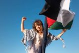 Greta Thunberg fue obligada a besar la bandera de Israel tras ser secuestrada