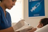 La Secretaría de Salud anuncia el regreso de la vacuna contra la tuberculosis para los recién nacidos. Imagen hecha con IA.