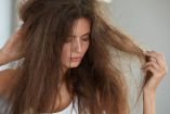 Cómo reparar las puntas del cabello seco