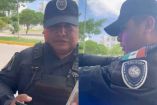Policía acorrala a joven para quitarle el celular en Playa del Carmen