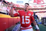 Patrick Mahomes lanzó tres pases de anotación. Foto: AFP