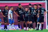 Jugadores de Cruz Azul pensativos.