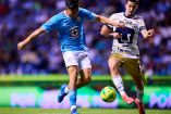 Partido entre Cruz Azul y Pumas en el Estadio Cuauhtémoc.
