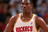 Hakeem Olajuwon, centro de los Houston Rockets que jugó en México. Foto: Reuters