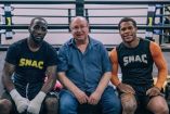 En los últimos años de su vida, Victor Conte (centro) trabajó con varios boxeadores como Terence Crawford (izquierda). (Facebook/SNAC)