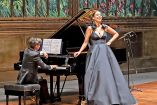 En el recital, la soprano estadunidense Nadine Sierra estuvo acompañada por el pianista cubano Ángel Rodríguez. Fotos: Cortesía INBAL