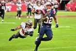 TreVeyon Henderson celebra tras la carrera de 69 yardas que selló el triunfo 28-23 sobre Tampa Bay en Foxborough. (Reuters)