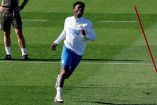 Vinícius sonriendo en un entrenamiento.