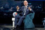 Infantino, presidente de la FIFA, hace votos por Messi.