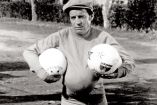 Roberto Gómez Bolaños caracterizado como El Chanfle.