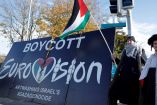 Manifestantes a las a fueras de la RTE de Irlanda protestando contra la participación de Israel en Eurovisión. (Reuters)
