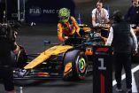 Lando Norris bajando de su monoplaza.