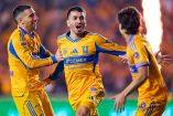 Jugadores de Tigres celebrando.