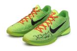 Los tenis de Kobe Bryant que están en subasta.