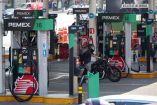 CIUDAD DE MÉXICO, 27FEBRERO2025.- La presidenta Claudia Sheinbaum Pardo firmó el pacto que se materializó con los gasolineros del país para que la gasolina con menos de 91 octanos o regular tipo Magna de Pemex cueste como máximo 24 pesos por litro. El acuerdo tendrá un periodo de seis meses y ha sido firmado de manera voluntaria.Profeco continuará con operativos ordinarios para garantizar confianza en el suministro de combustible.