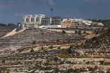 Se muestran edificios de nueva construcción en el asentamiento israelí de Givat Zeev, cerca de la ciudad palestina de Ramallah, en Cisjordania ocupada, el 24 de octubre de 2025.