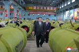 El líder de Corea del Norte visita fabrica de misiles.