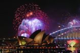 Fireworks explode over Sydney Harbour Bridge to mark the New Year in Sydney, Australia, January 1, 2026. REUTERS/Hollie Adams