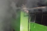 En la colonia Apatlaco, también en la alcaldía  Iztapalapa, los bomberos atendieron un incendio que consumió un departamento en su totalidad