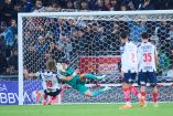 Hugo González detuvo el penal decisivo a Sergio Canales en el Gigante de Acero y selló el triunfo del Toluca en el debut del Clausura 2026.