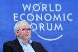 El embajador de Australia en Estados Unidos, Kevin Rudd, asiste a la 54.ª reunión anual del Foro Económico Mundial en Davos, Suiza, el 17 de enero de 2024.