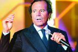(FILES) Spanish singer Julio Iglesias sings during the Telethon television program in Paris on December 6, 2003. Two former employees of Julio Iglesias sue him before the Spanish justice, after denouncing in a journalistic investigation published this January 13, 2026 alleged assaults and sexual harassment by the Spanish singer. Legal sources confirmed to AFP that a complaint against Iglesias was filed on January 5 and is being examined. (Photo by Bertrand GUAY / AFP)