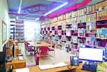 El acervo se conforma por una biblioteca especializada en arte contemporáneo, que incluye alrededor de 800 títulos.