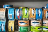 Alerta por atún enlatado con tapas defectuosas.