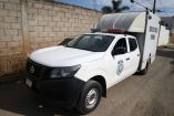 Vehículo del Servicio Médico Forense de la Fiscalía General del Estado estacionado en una calle de Cuernavaca para el traslado del cuerpo de un hombre asesinado a balazos durante un asalto en Jardines de Zoquiapan.