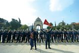 Cuerpo de bomberas y bomberos de la CDMX en el monumento ala Revolución.