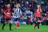 Sergio Canales tomó la batuta del juego cuanto pudo.