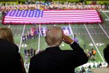 Trump se convirtió en 2025 en el primer presidente de EU en funciones en acudir a un Super Bowl.