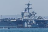 El USS Abraham Lincoln (CVN-72), un portaaviones de propulsión nuclear de clase Nimitz, se muestra en la Estación Aérea Naval de North Island en San Diego, California, EE. UU., el 11 de agosto de 2025.