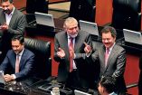 Adán Augusto López sonríe en la sede del Senado.v