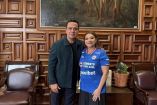 El presdiente de Cruz Azul Víctor Velázquez se reunió con Clara Brugada.
