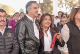 El gobernador de Tamaulipas, Américo Villarreal, al atestiguar la toma de protesta de la doctora María Guadalupe Vázquez Salazar, como directora de la Facultad de Enfermería Victoria.