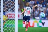 Sergio Canales marcó el único gol del partido y Rayados resistió hasta el final para vencer 1-0 a León; el VAR anuló un penal y un tanto de Stefan Medina en la recta final.