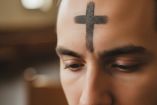 ¿Por qué se pone ceniza en la frente el Miércoles de Ceniza 2026? Esto simboliza