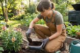 ¿Es bueno ponerle posos de café a las plantas o las mata?