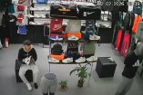 Sujeto que se robó un par de tenis de una tienda de Cuautitlán