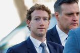 Mark Zuckerberg, director ejecutivo de Meta Platforms, camina hacia la corte en Los Ángeles antes de testificar en un juicio que analiza si Instagram y YouTube fueron diseñadas para fomentar un uso adictivo entre menores.