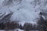Una avalancha en la zona de Val Veny, cerca de Courmayeur, dejó tres esquiadores muertos pese al despliegue de brigadas alpinas y helicópteros de rescate.