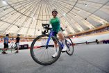 La La pedalista campeona mundial Yareli Acevedo consiguió el primer lugar en la prueba de eliminación femenil del Campeonato Panamericano de Ciclismo de Pista Santiago 2026, que se celebra en Chile.