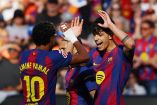 Marc Bernal celebra el primer gol del Barcelona junto a Lamine Yamal durante la victoria 3-0 sobre el Levante en el Camp Nou, resultado que devolvió a los blaugranas al liderato de La Liga.
