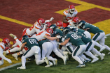 El “tush push”, jugada de corto yardaje popularizada por los Eagles y replicada por los Bills, seguirá siendo legal en la NFL tras no prosperar los intentos por prohibirla en 2025.
